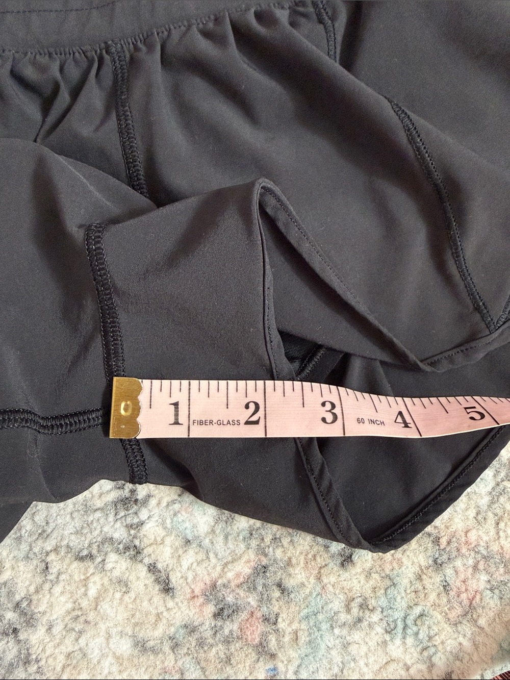 Lululemon Hotty Hot Short II *2.5" - Picture 10 of 10